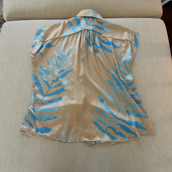 Bululu Resort Wear Sleeveless Silk Button Up Shirt - Picture 4 of 5